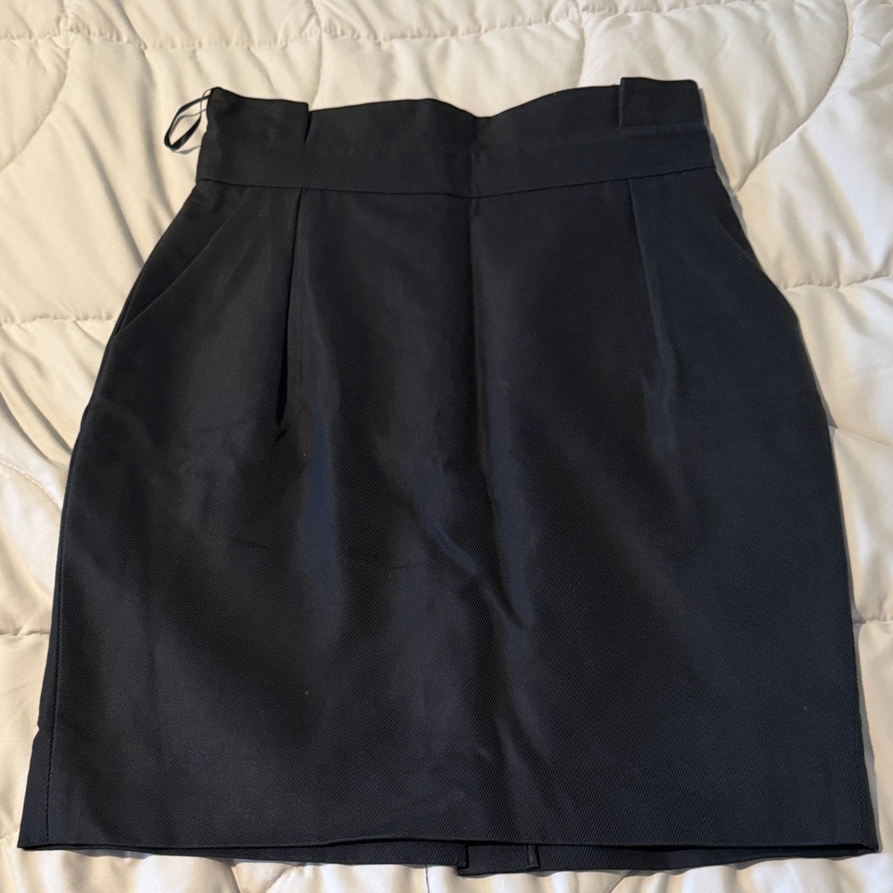 Elegant Black Women's Skirt small snag